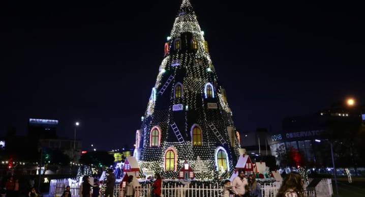 Espíritu navideño llena de color los parques de San Borja (FOTOS)