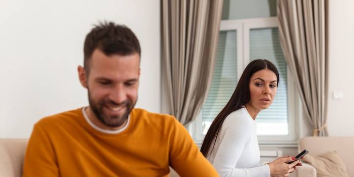 El Excel de infieles podría meterle en líos legales y una abogada reveló cuáles son las únicas listas donde sí puede “stalkear” personas en Colombia