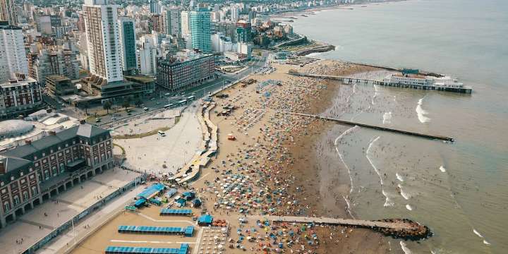 Alerta en el Río de la Plata: una de cada dos playas podría desaparecer por el ascenso del mar y la urbanización