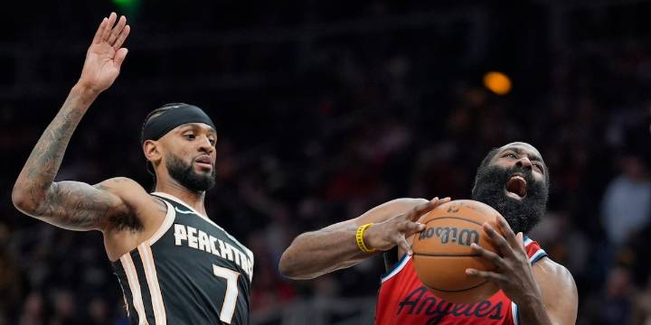 Clippers beat Hawks, end 5-game skid after shocking move to send Chris Paul home