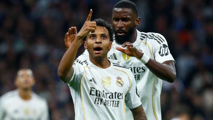 Rodrygo marca y arropa a Xabi Alonso