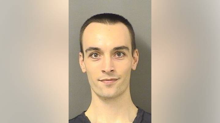 Profesor de Florida arrestado por abuso sexual contra una estudiante: usaba Google Docs para comunicarse con la menor