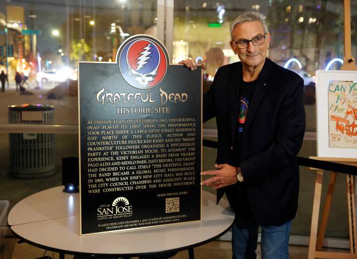 San Jose City Hall goes psychedelic to honor Grateful Dead concert