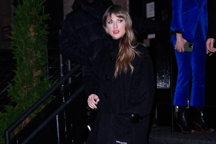 Taylor Swift’s $6,400 Peacoat Looks Like These Warm Amazon Options