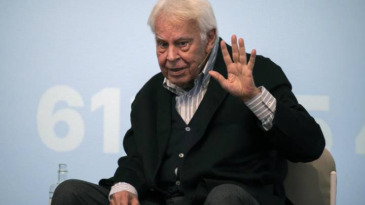 Felipe González responsabiliza directamente a los políticos de la judicialización de la política