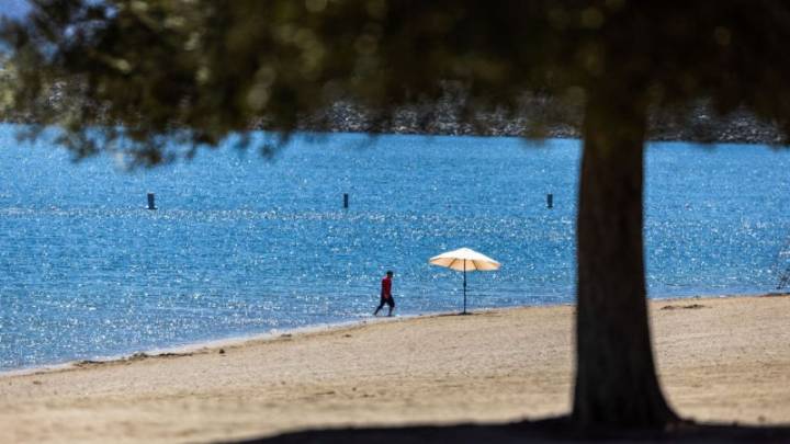 Father dies saving son's life after kayaking accident on Southern California lake