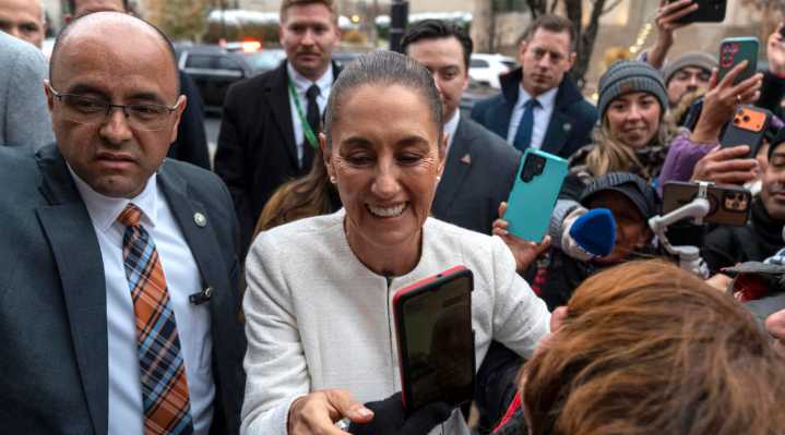 Sheinbaum se reúne con mexicanos en EU: ‘Reafirmo defensa de los migrantes’