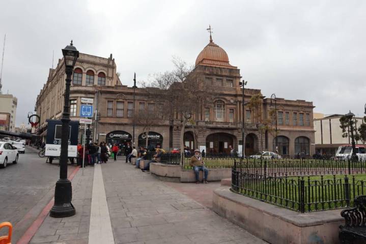 Refuerzan limpieza y embellecimiento en el Centro y vialidades principales de Saltillo