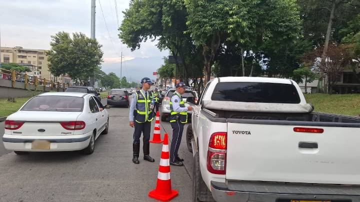 Pico y placa en Cali para el martes, 9 de diciembre de 2025: ¿su carro puede salir?