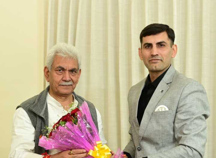 ICSI J&K Chairman Anuj Vaid, Shaheed Kisan Baba Jitto Sangarsh Samiti & Rice Mills Association delegations call on LG Manoj Sinha