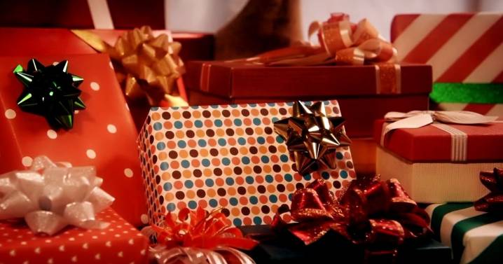 New economic warning signs surface despite record holiday shopping