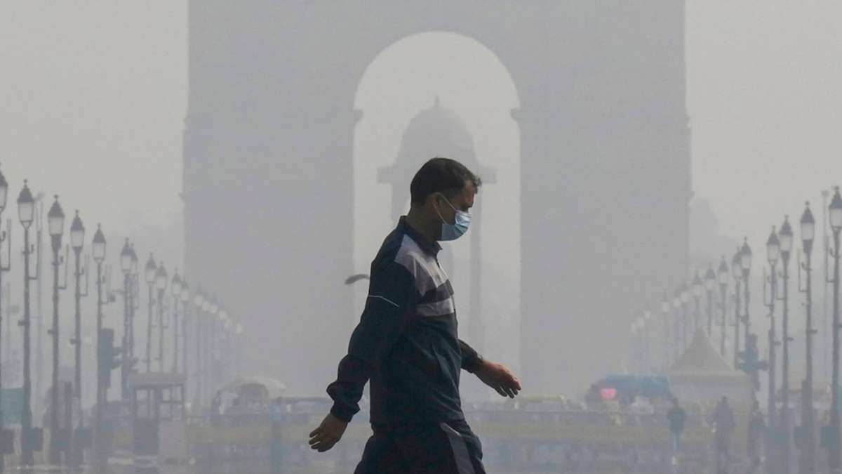 Delhi AQI Today: Thick Smog Engulfs City as Over 10 Areas Record ‘Severe’ Air Quality
