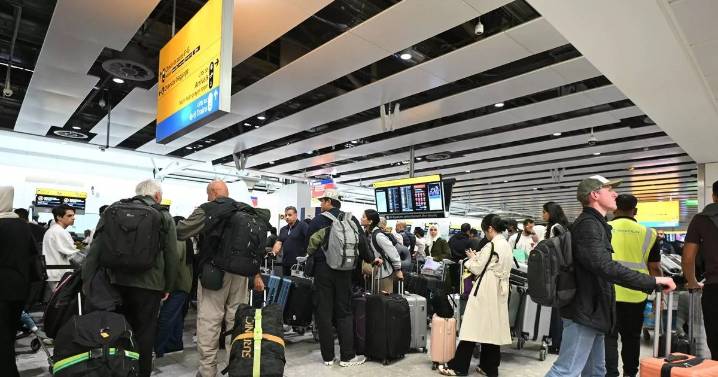 Met Office warns Gatwick flights could be cancelled amid freezing fog alert