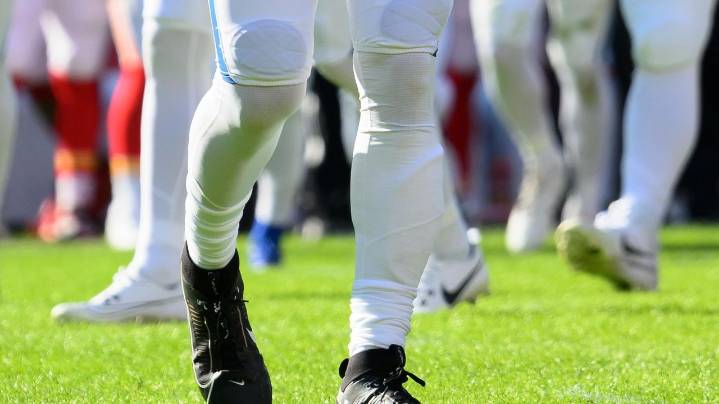 Colts QB Daniel Jones turns to college friends for extra help with injured leg