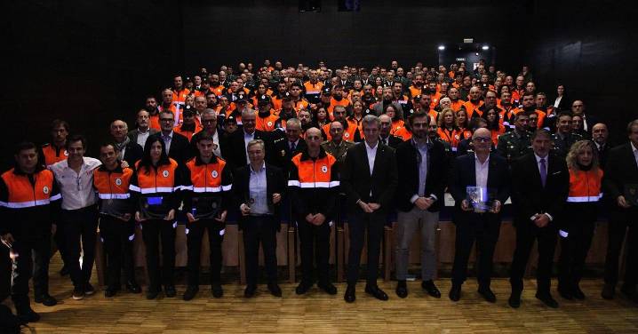 Protección Civil homenajea a voluntarios e instituciones por la lucha contra los incendios en Ourense
