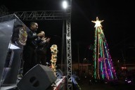 Encienden árbol navideño en Zaragoza