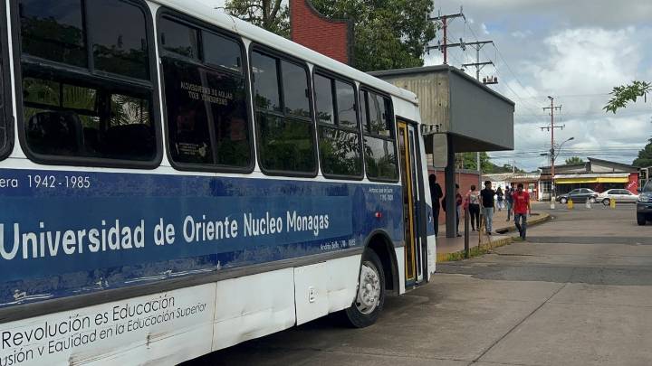Udistas claman por la asignación de combustible para el transporte estudiantil
