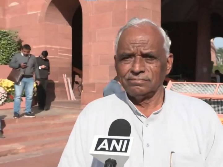 "11 saal jhak maar rahe the?": CPI(M) MP Amra Ram's dig at PM, HM