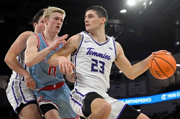 Men’s basketball: St. Thomas rolls past old rival Johnnies