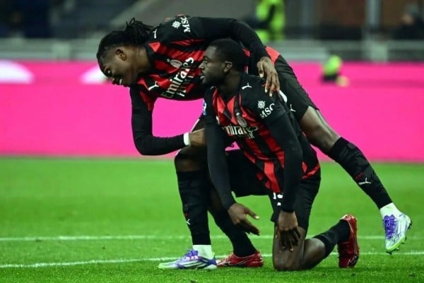 Toma Milán liderato de la Serie A provisionalmente