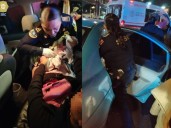 Policías capitalinos apoyan a mujer para dar a luz en Iztapalapa