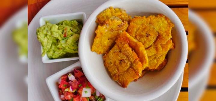Prepara unos tradicionales tostones venezolanos