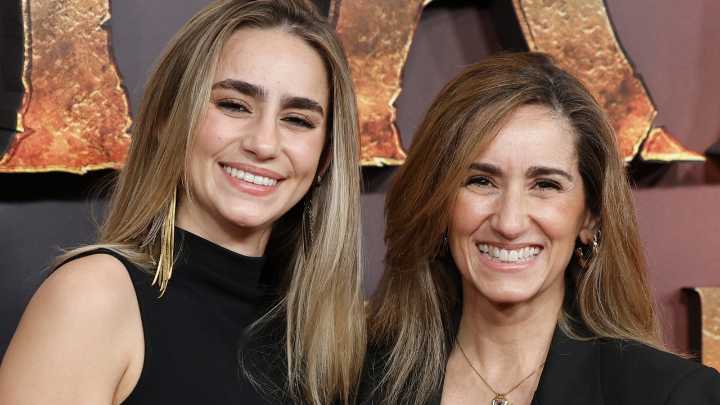Alejandra Martos y su hija Manuela deslumbran en la alfombra roja con dos looks en negro que reinterpretan la elegancia actual