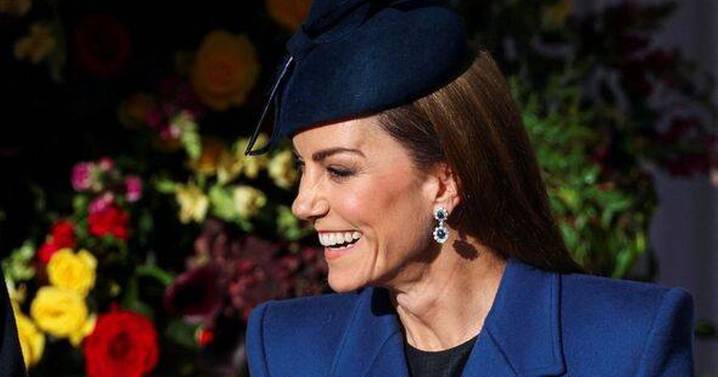 Princess Kate curtseys as Queen Camilla blows kiss at German President state visit