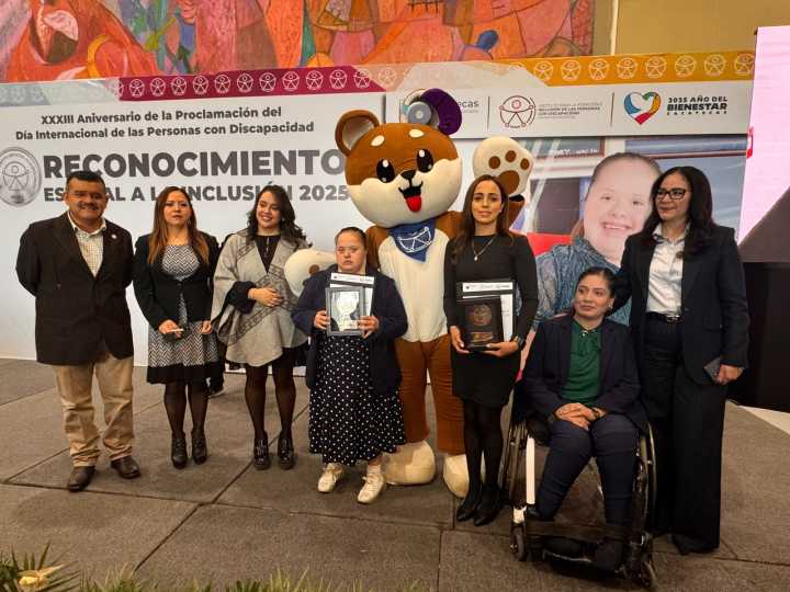 Ana Victoria Espino de Santiago recibe el Reconocimiento Estatal a la Inclusión 2026