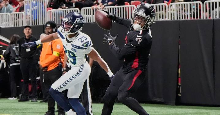 PFWA Pool Report: Mooney’s apparent touchdown overturned