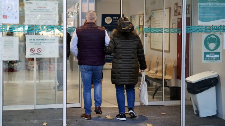 Comprensión y apoyo a los médicos en la primera jornada de huelga: "Tienen que luchar porque repercute a todos"