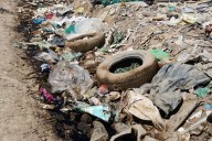 Lleva 12 horas ardiendo basurero de Tehuitzingo