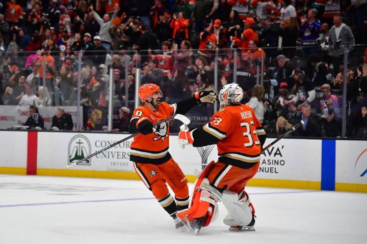 Deadspin | Resilient Ducks look to keep rolling vs. slumping Blackhawks