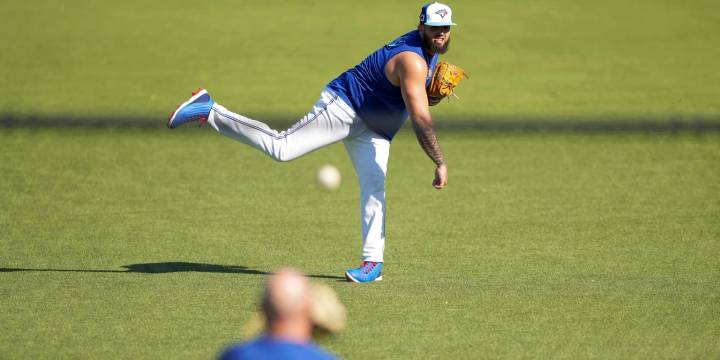 Alek Manoah, Angels agree to free-agent contract (source)