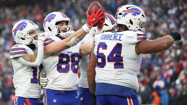 NFL playoff picture, standings, scores, updates: Bills get huge win, Chiefs eliminated