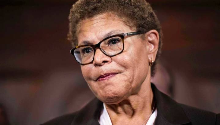 Los Angeles mayor urges hiring of over 400 police officers