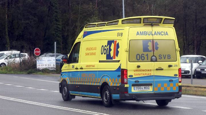 Muere una persona tras salirse de la vía su vehículo en Muíños, Ourense
