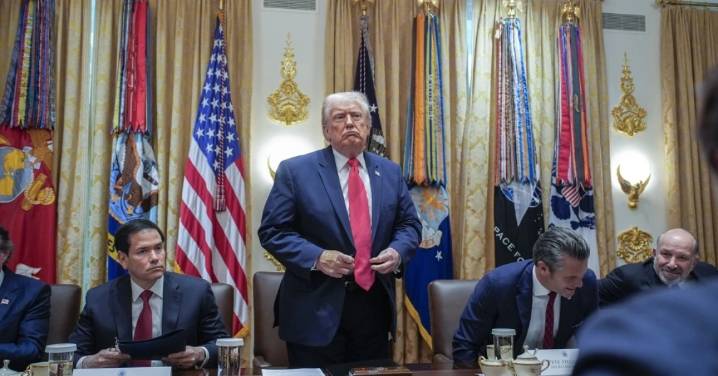 Trump dice preparar ataques por tierra y Venezuela alerta en la CPI del despliegue de EEUU