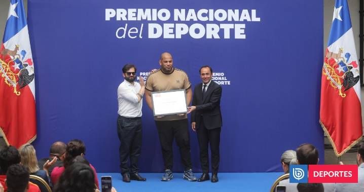 Gobierno entrega Premio Nacional del Deporte 2024 a Yasmani Acosta: cumplió una década en Chile
