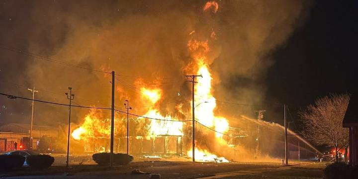 Owensboro Fire Dept. on scene of fully-engulfed structure fire