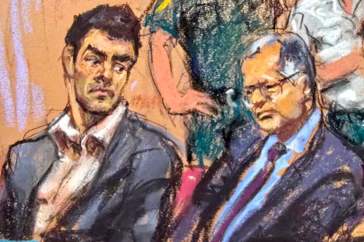 Mangione llevaba miles de dólares en efectivo dentro de una billetera cuando fue detenido