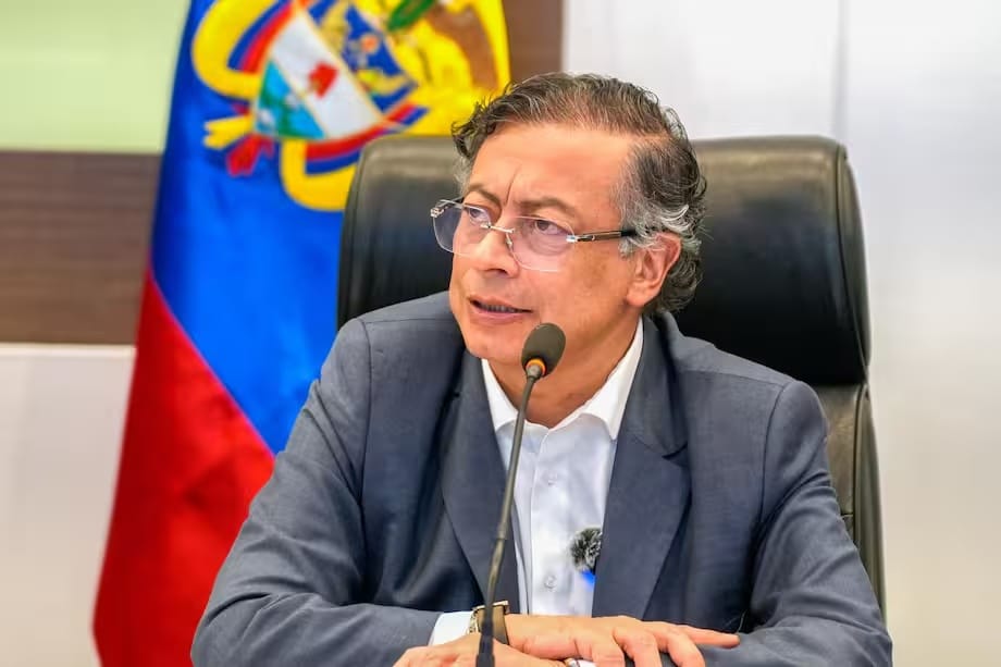 Petro pide un gobierno de transición en Venezuela y rechaza una intervención extranjera