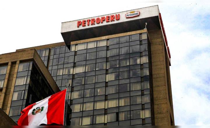 Trabajadores de Petroperú exigen claridad sobre posible venta de edificio que tendría injerencia del MEF