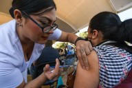 Cofepris autoriza venta de vacuna contra covid