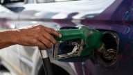 Guayaneses pasan horas en cola para echar gasolina