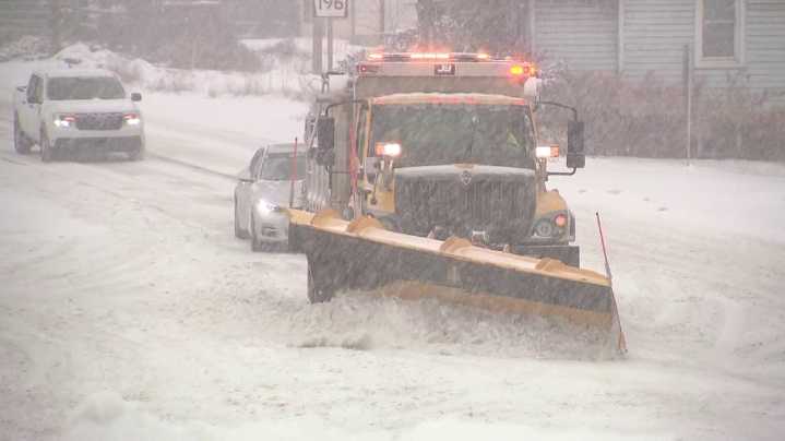 Season's first snowfall blankets the Poconos