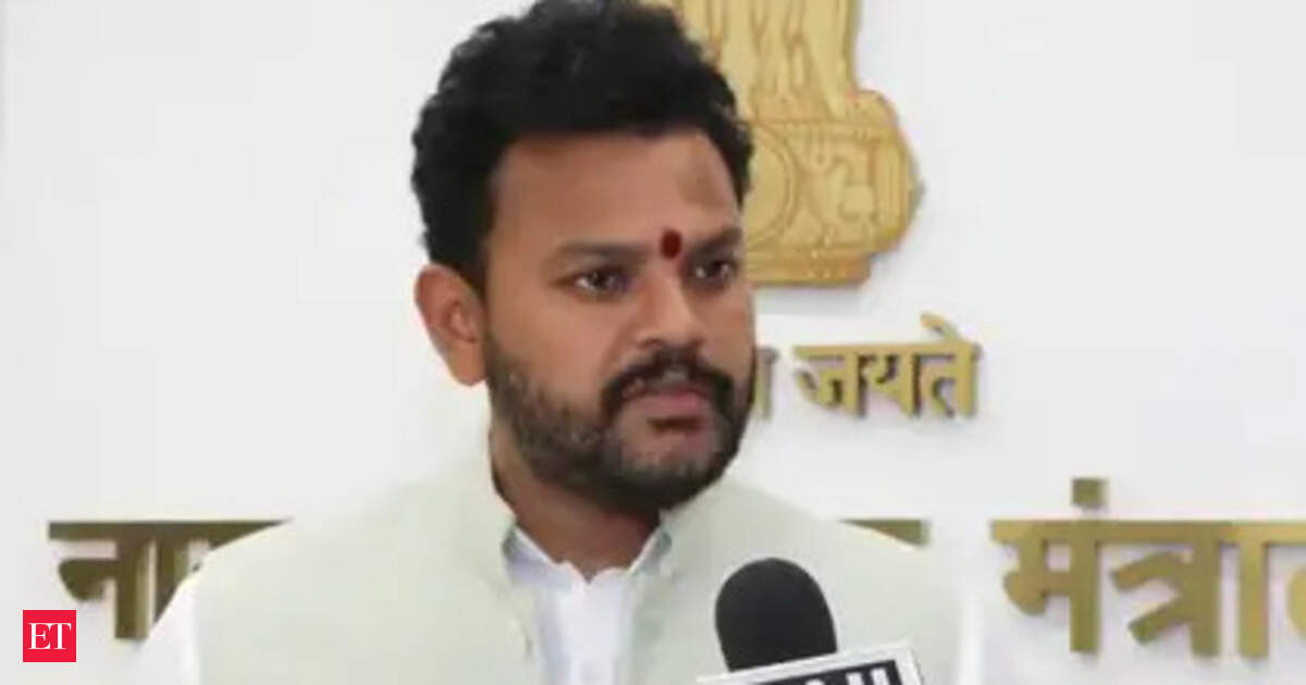 Govt to curtail IndiGo's winter flight schedule, slots to be reallocated to other carriers: Aviation Min