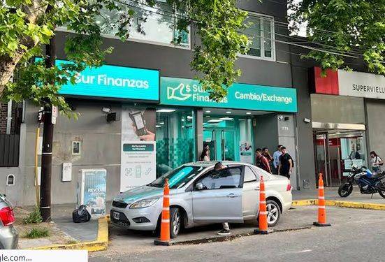 Allanan la financiera relacionada con el “Chiqui” Tapia