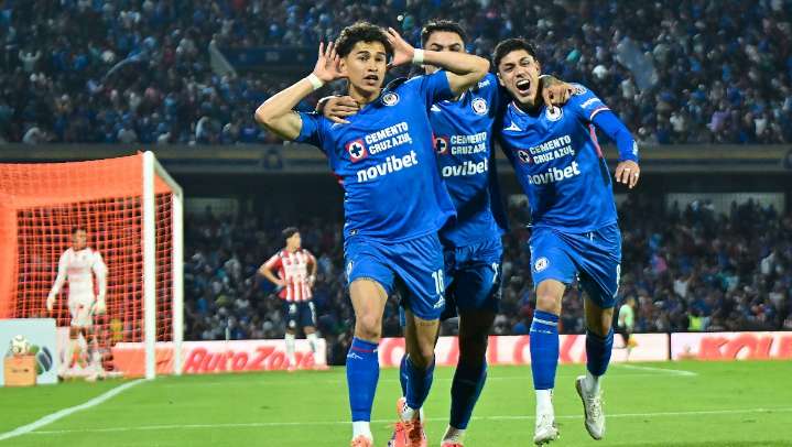 Cruz Azul remonta a Chivas en CU
