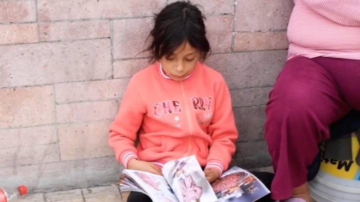 Quieren “alivianar” a Santa; abuelitos buscan dar regalo a su nieta